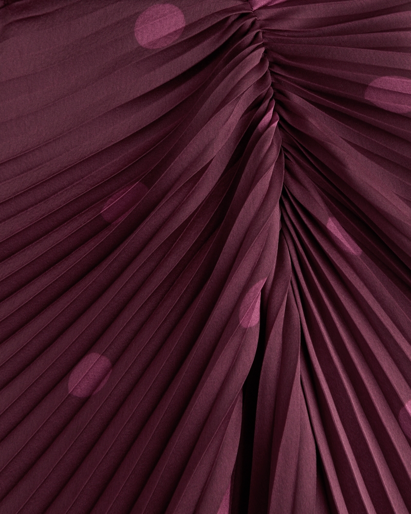 The A&F Giselle Pleated One-Shoulder Cutout Maxi Dress(deep wine dot,XXS)