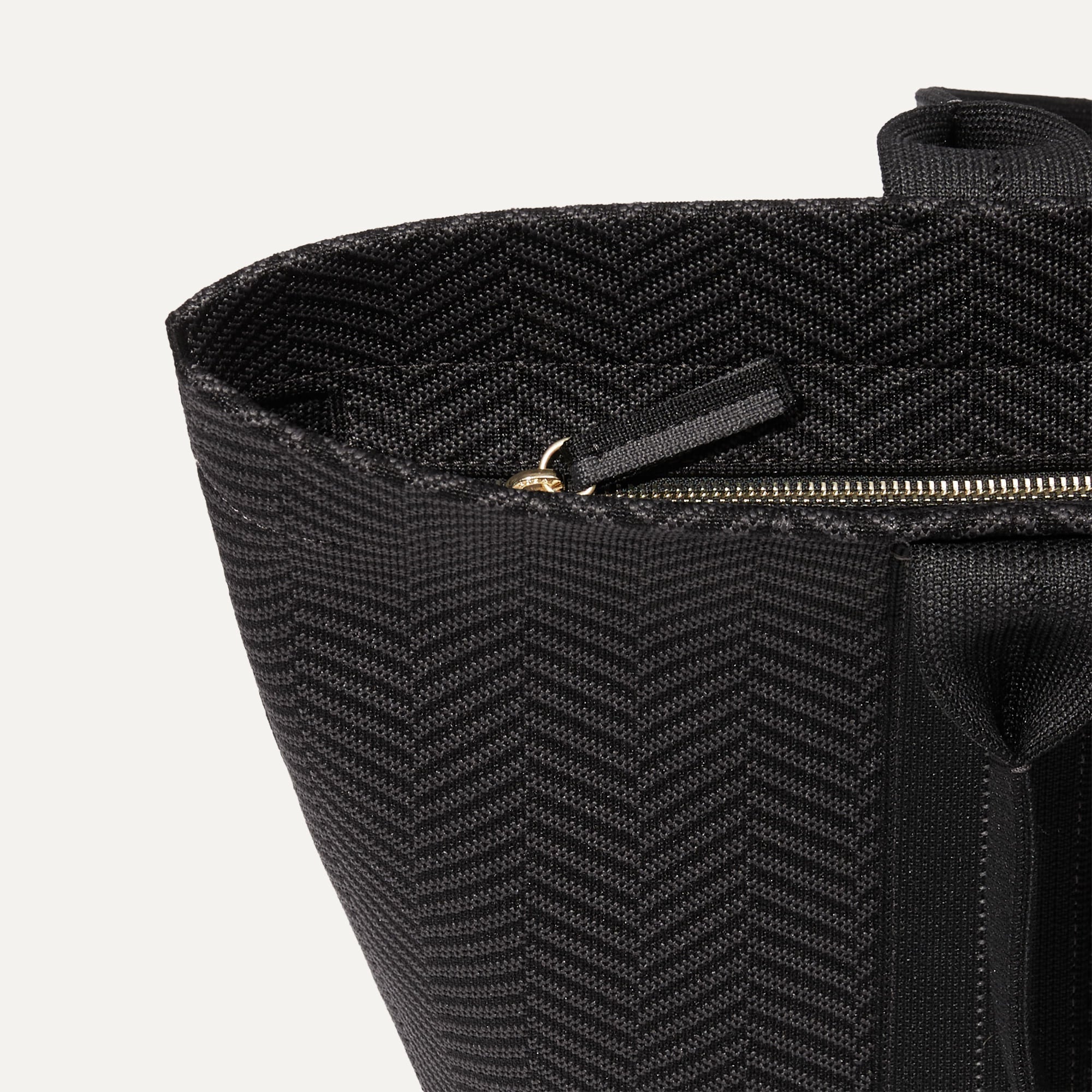 The Essential Tote - Shadow Black(Shadow Black)