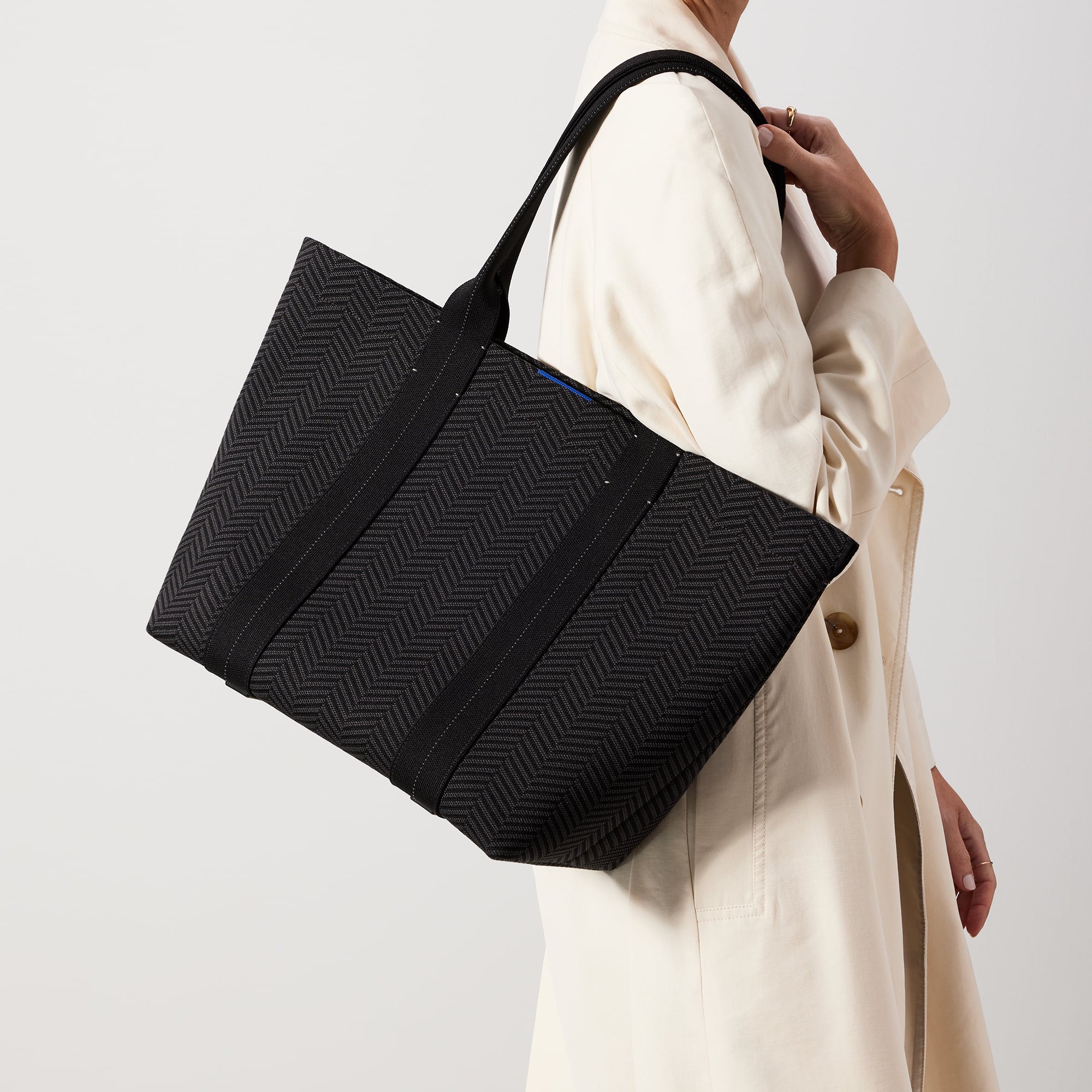 The Essential Tote - Shadow Black(Shadow Black)
