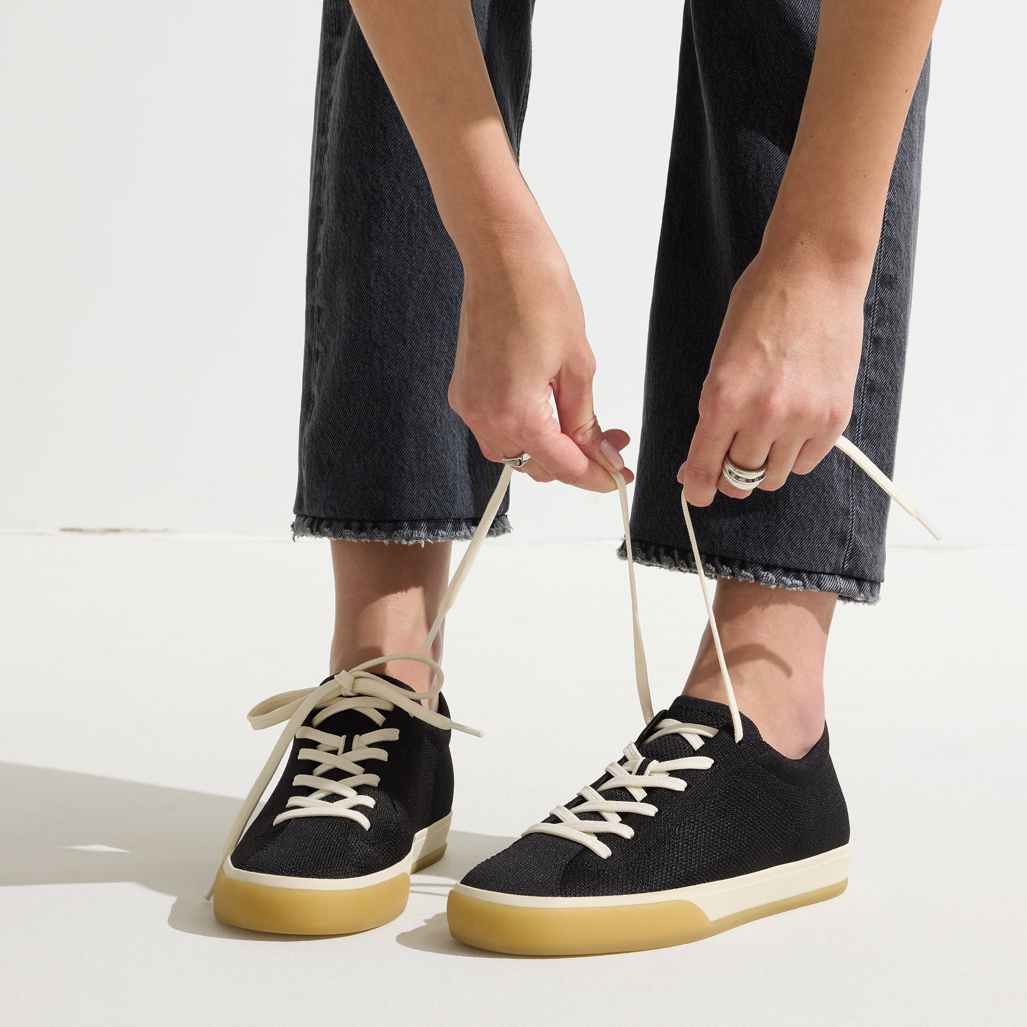 The Lace Up Sneaker - Black(Black,5)