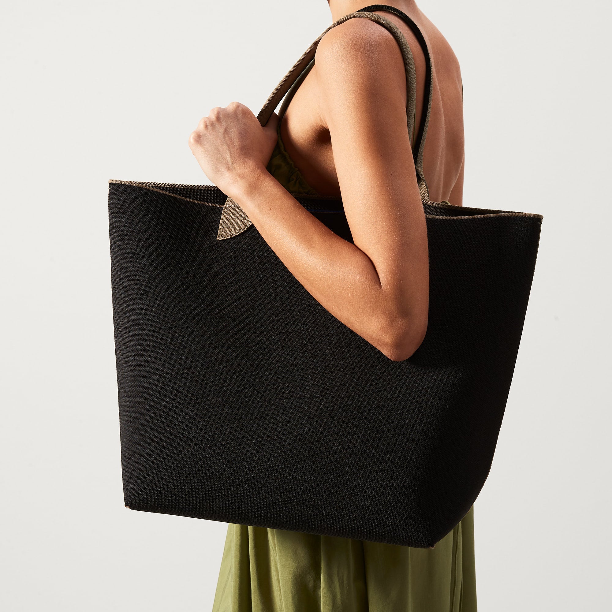 The Lightweight Tote - Black Portobello(Black Portobello)