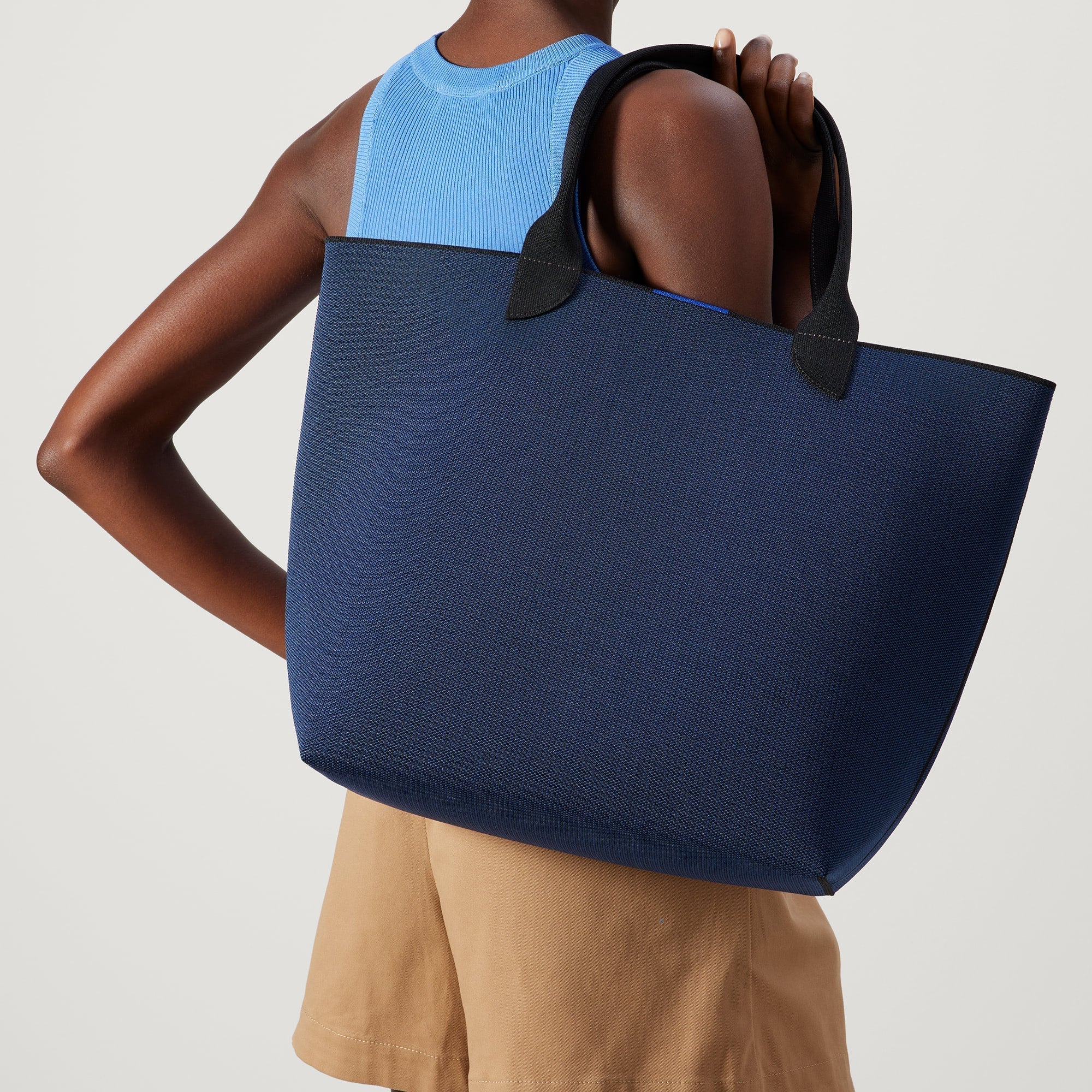 The Lightweight Tote - Sapphire and Onyx(Sapphire and Onyx)