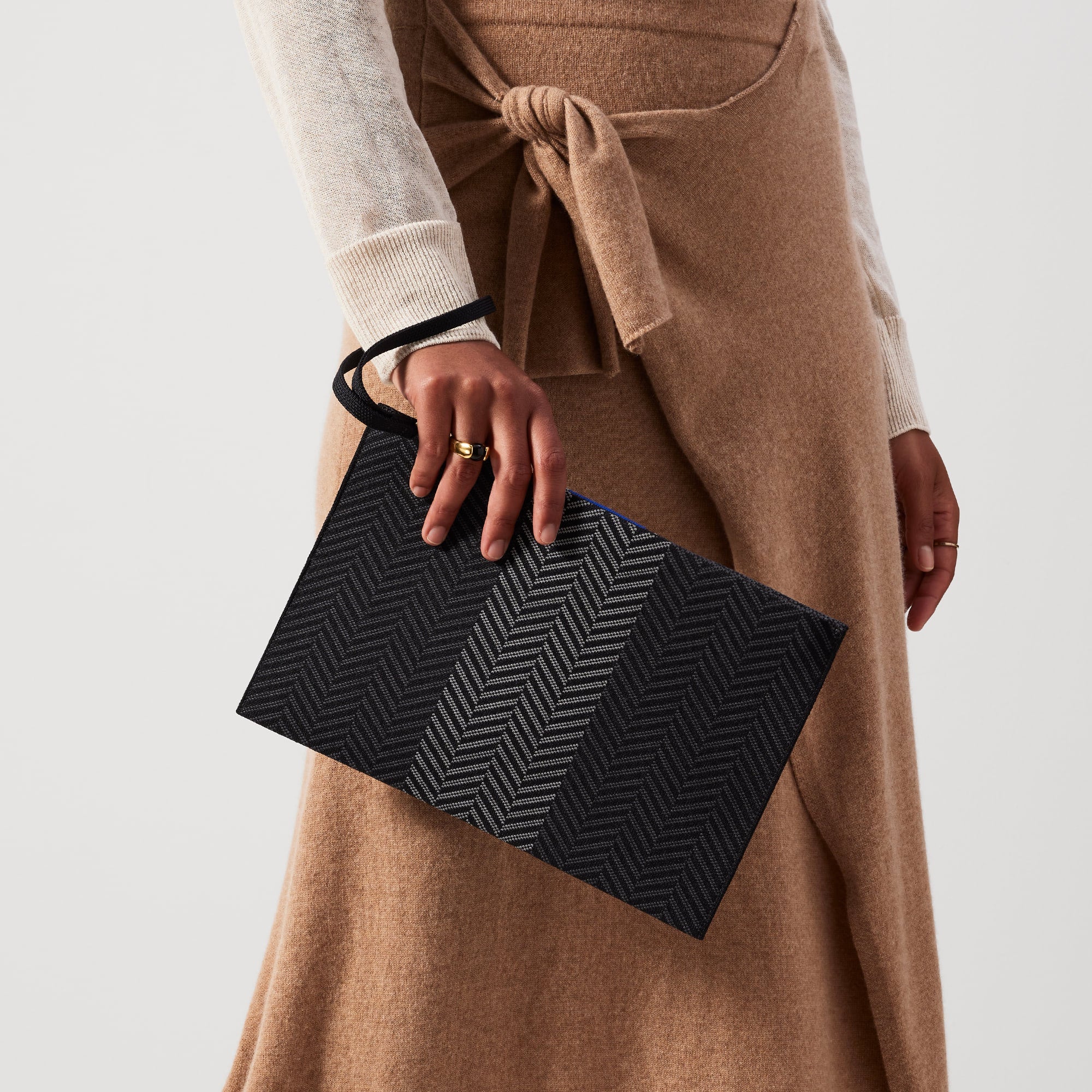 The Wristlet - Shadow Black(Shadow Black)