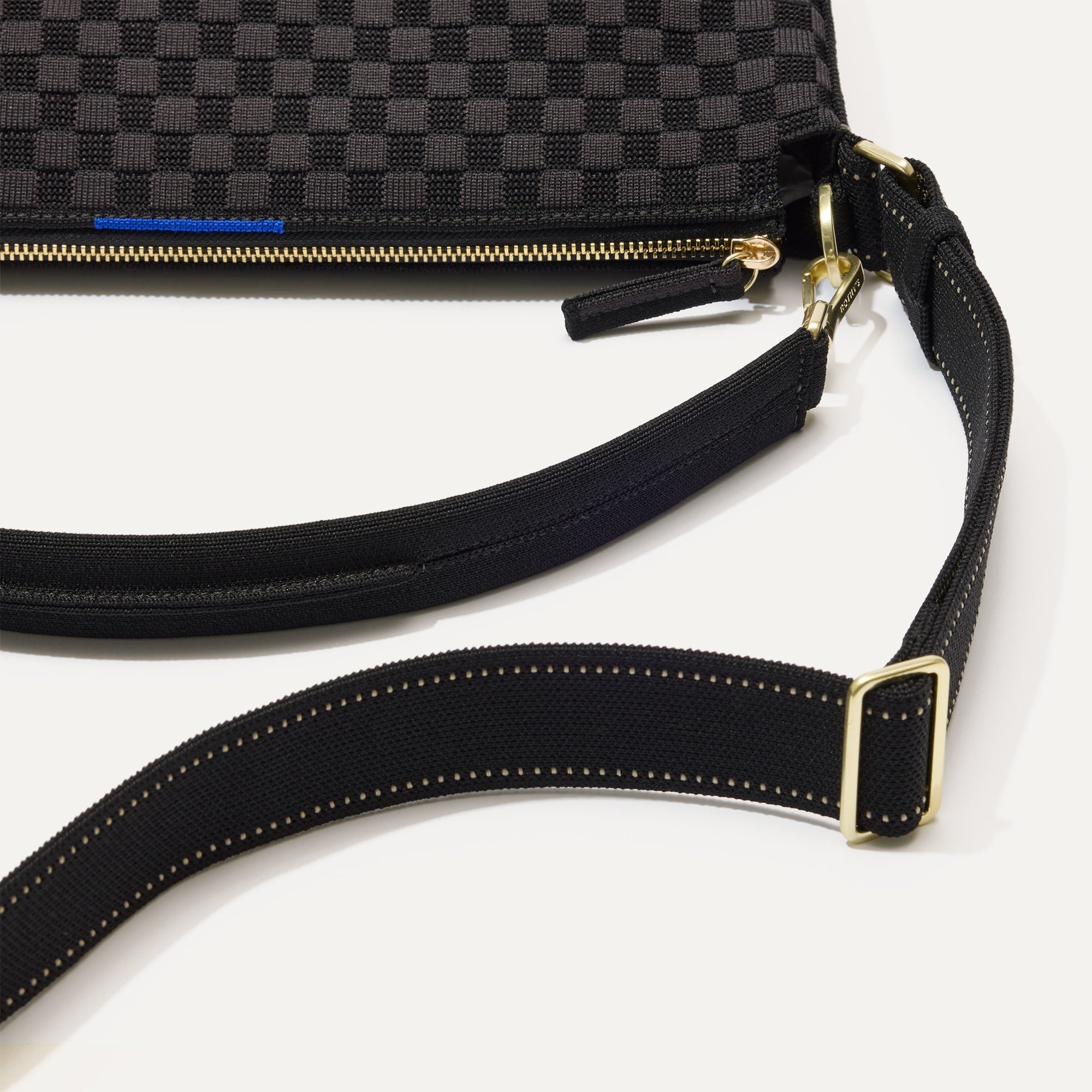 The Mini Zip Bucket - Black Sand(Black Sand)