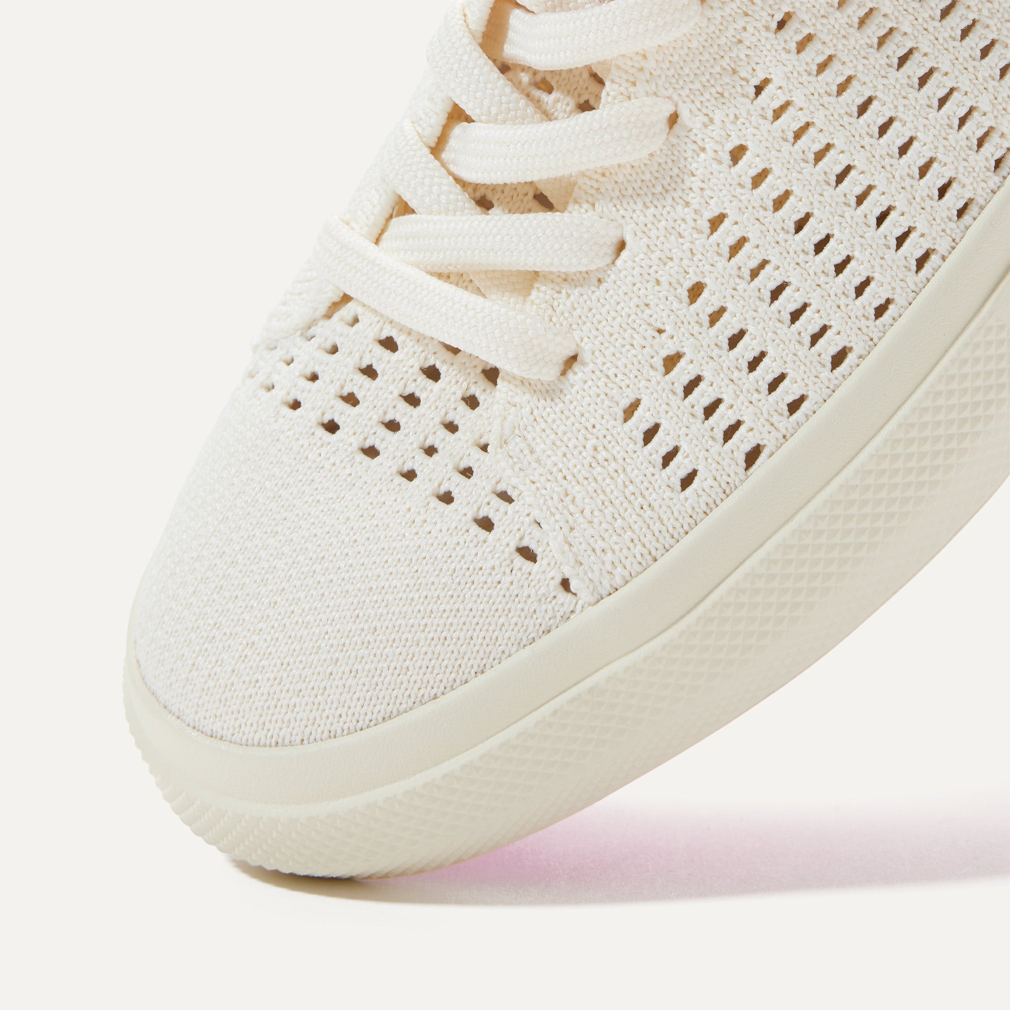 The Women's High Top Sneaker - Courtside White(Courtside White,5)